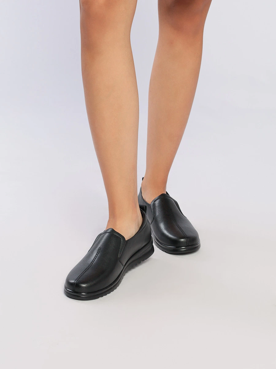 Туфли черного цвета с эластичной вставкой